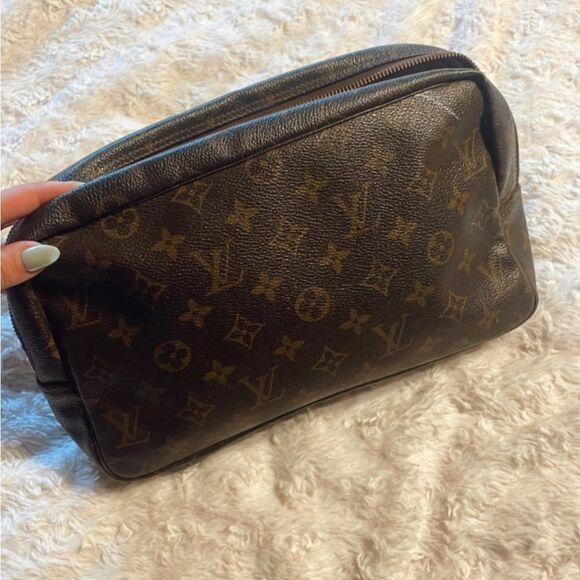 LV monogram trousse toilette 23 - Picture 1 of 8
